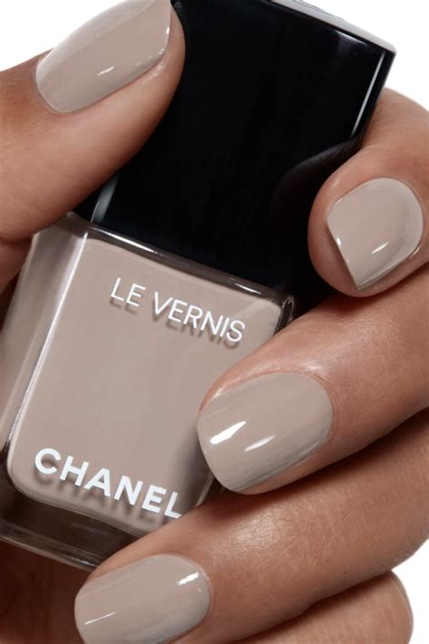 chanel beige cendre nail